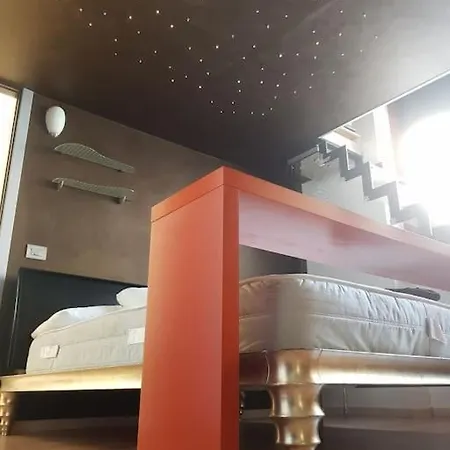 Spazioso In Centro Fino A 8 Posti 公寓 阿尔巴