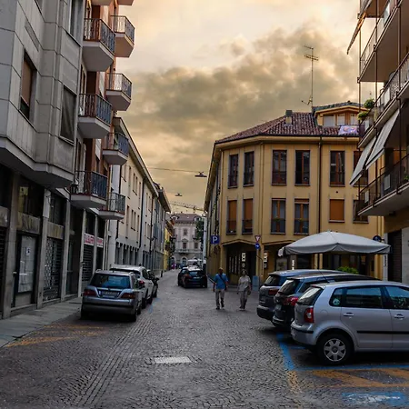 Spazioso In Centro Fino A 8 Posti 阿尔巴