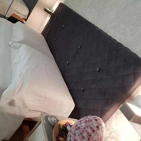 Spazioso In Centro Fino A 8 Posti * 阿尔巴