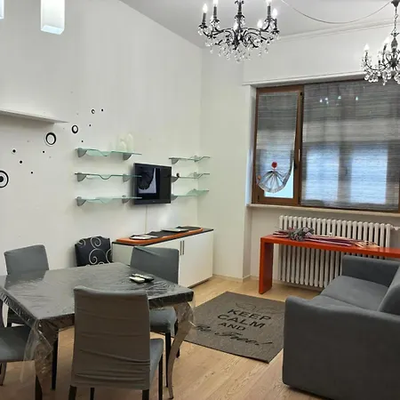 Spazioso In Centro Fino A 8 Posti 公寓 *